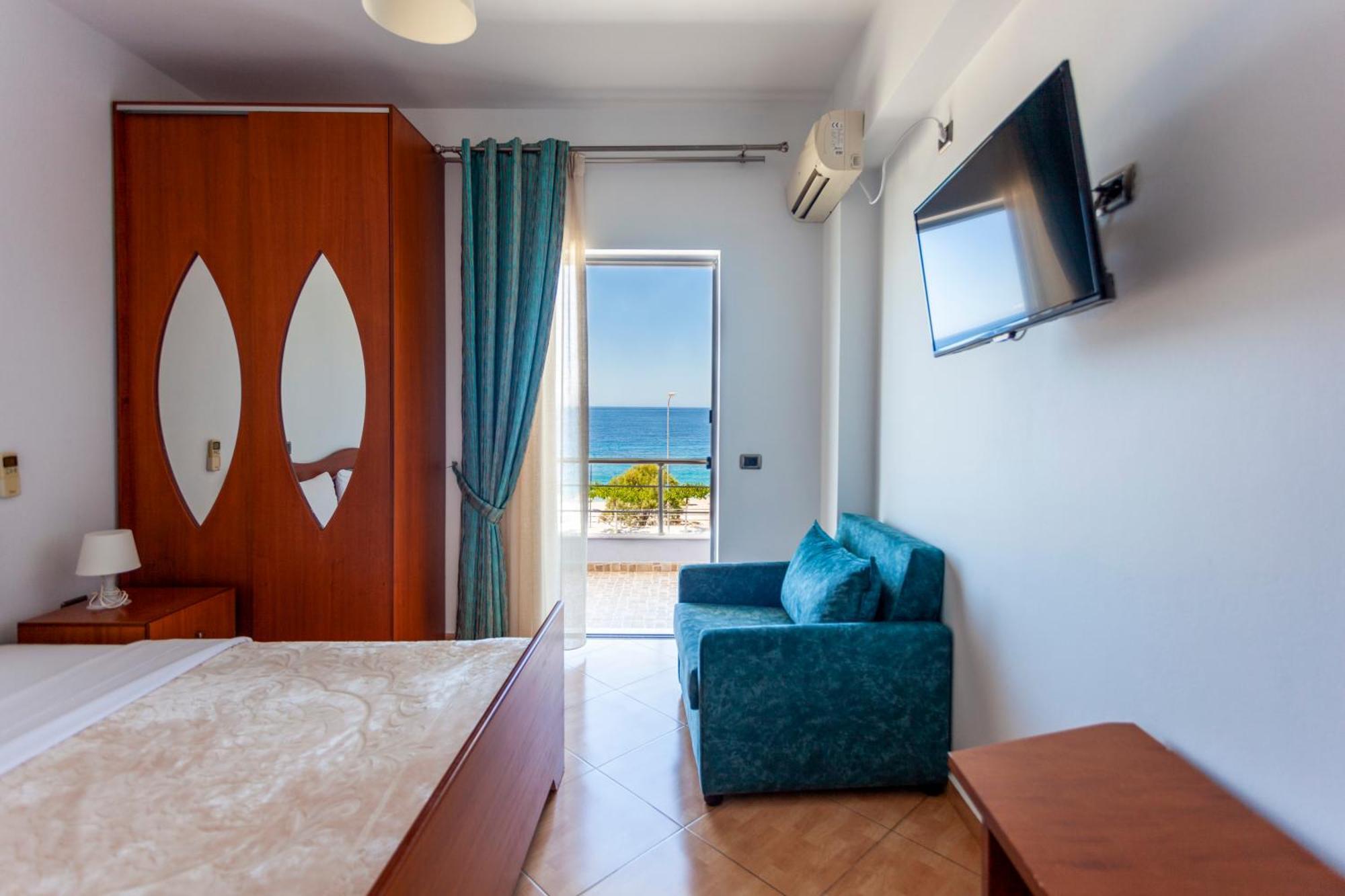 Dhima Hotel Himare Exterior photo