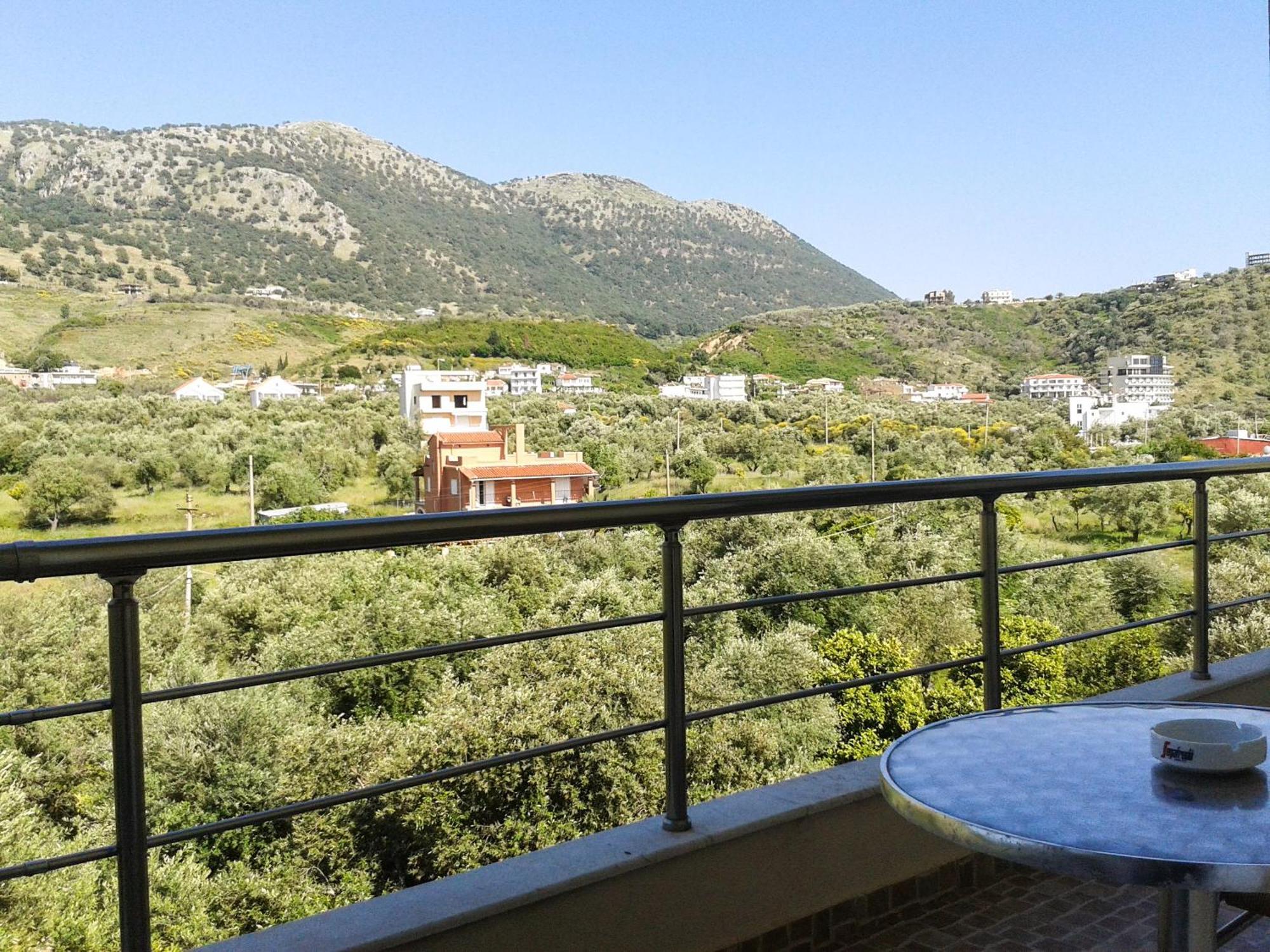 Dhima Hotel Himare Exterior photo
