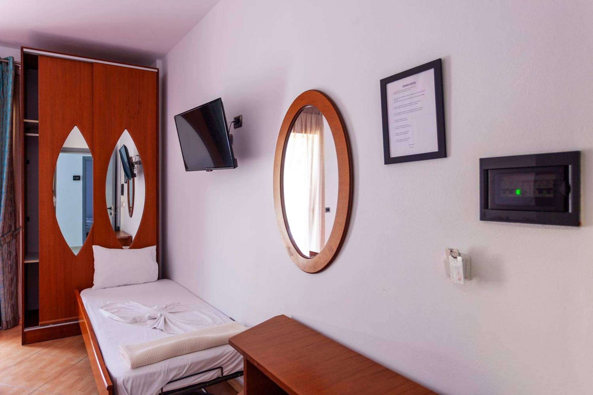 Dhima Hotel Himare Exterior photo