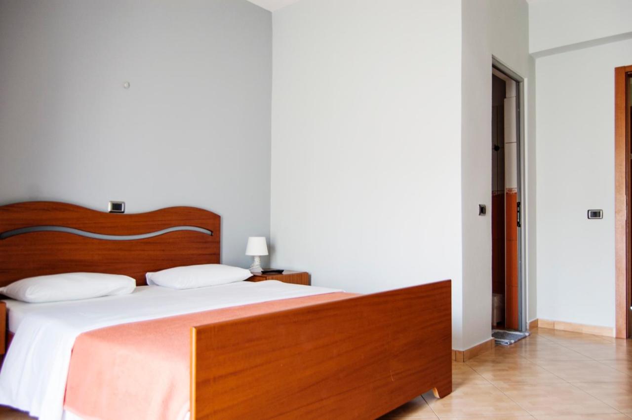 Dhima Hotel Himare Exterior photo